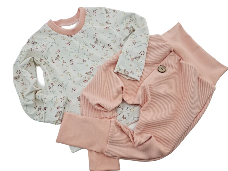 Coole Pumphose oder Babyset mit Knopf bis Gr. 140 gerippt aprico von Atelier MiaMia