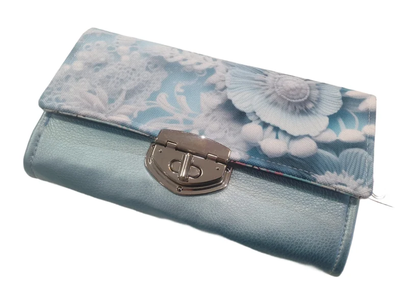 Geldbörse hellblau Blumen von Atelier MiaMia