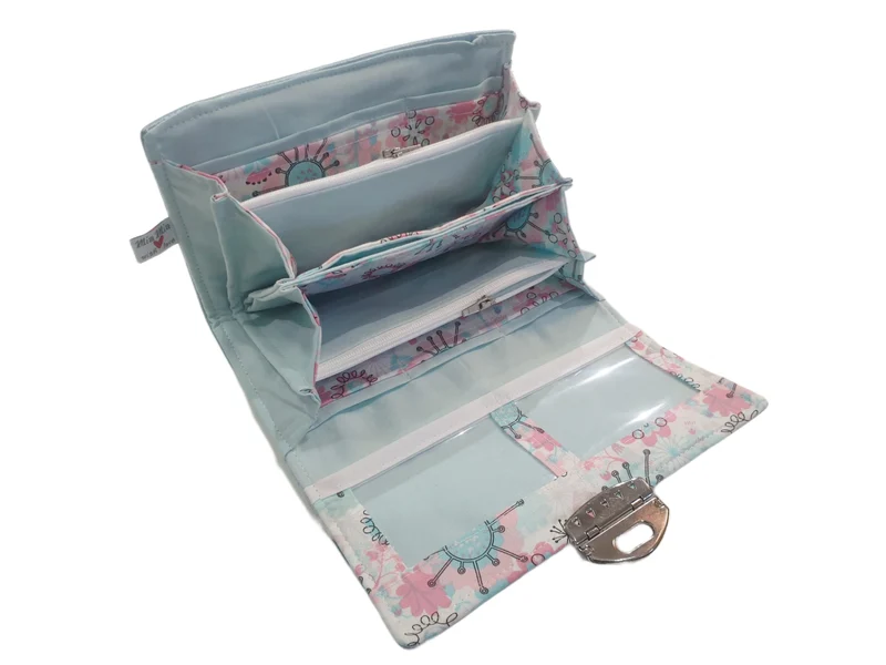 Geldbörse hellblau Blumen von Atelier MiaMia