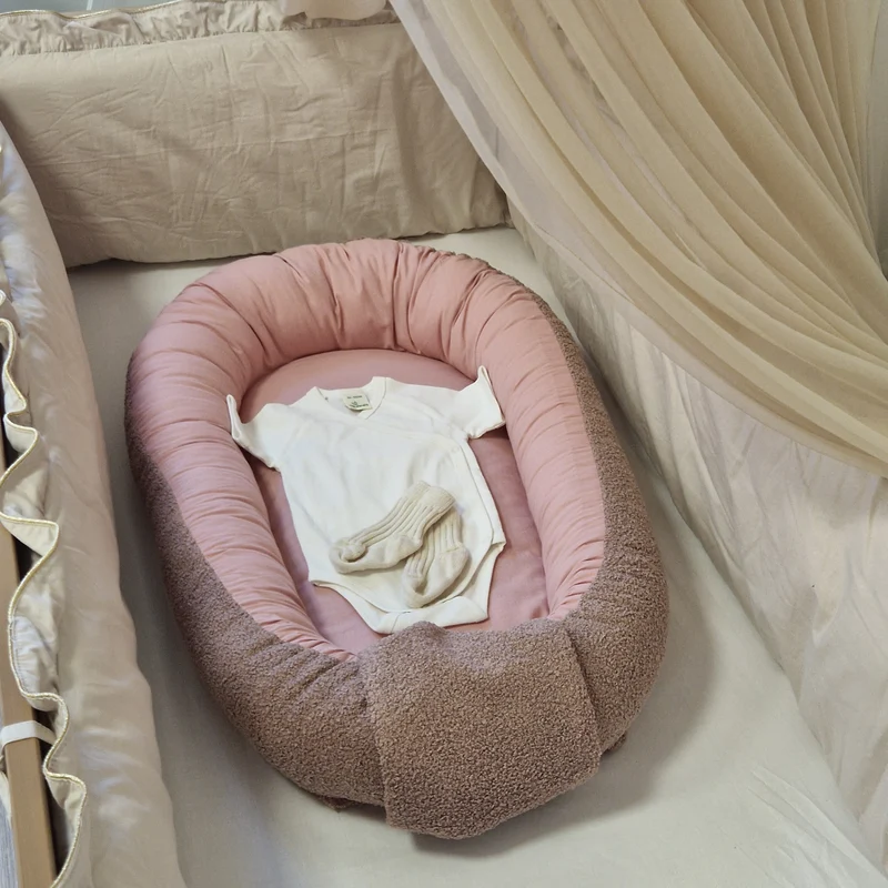 Babynestchen aus Baumwolle & Bouclé | Altrosa