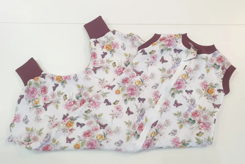 Mutzelpumper Schlafsack mit Füßen, Gr. 50-104 Blumen 2 von Atelier MiaMia