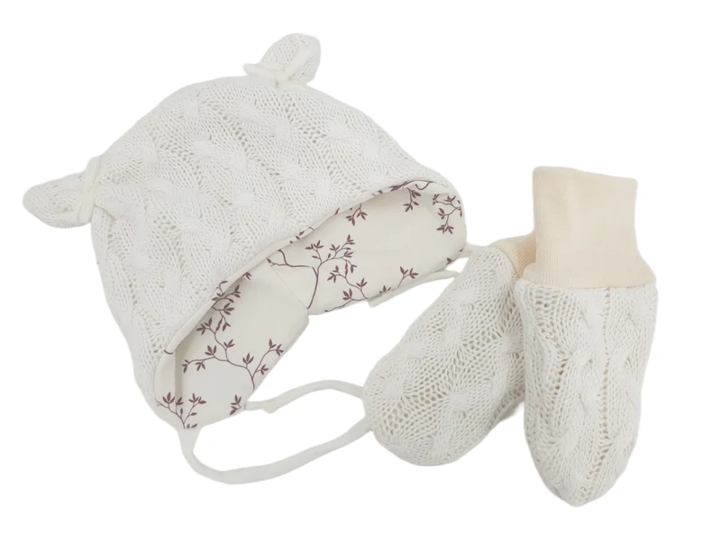 Beanie Set Mütze gefüttert mit Bänder und Handschuhe Zopfstrick von Atelier MiaMia