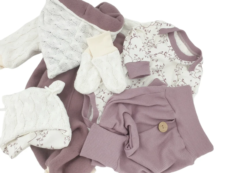 Beanie Set Mütze gefüttert mit Bänder und Handschuhe Zopfstrick von Atelier MiaMia
