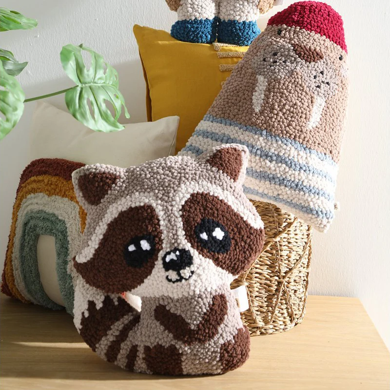 Waschbär Kissen 37x34 cm, Punch-Nadel-Stickerei & Leinenstoff