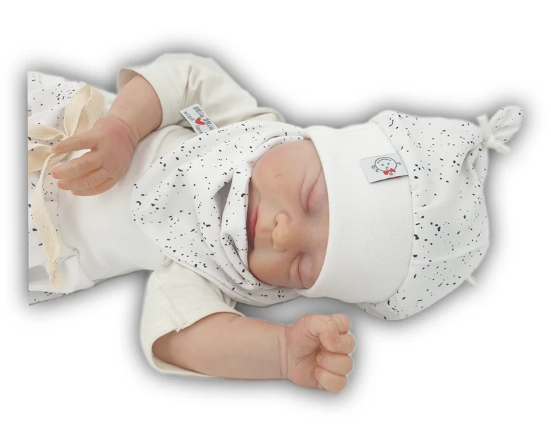 Beanie Set Mütze und Tuch weiß schwarze Tupfen von Atelier MiaMia