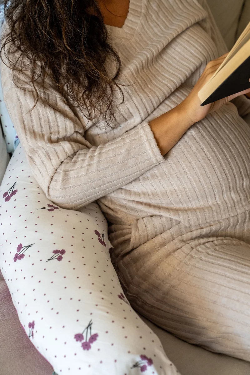 HUGS PLUS Pregnancy and Breastfeeding Pillow - Blossom Purple
