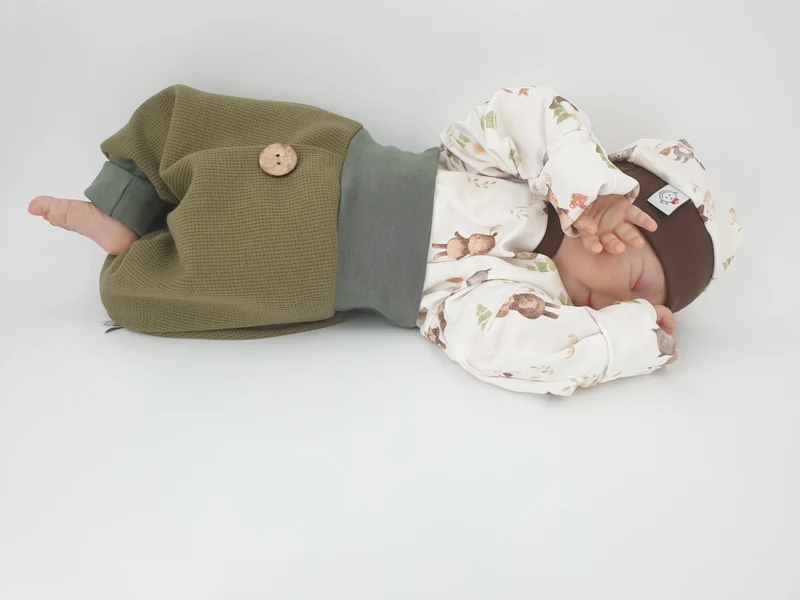 Coole Pumphose oder Babyset mit Knopf bis Gr. 140 olive von Atelier MiaMia