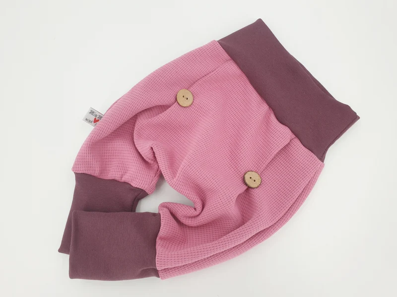 Coole Pumphose oder Babyset Knopfhose Waffeljersey beere 117 von Atelier MiaMia