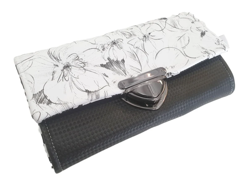 Geldbörse Kunstleder schwarz/weiß Blumen von Atelier MiaMia