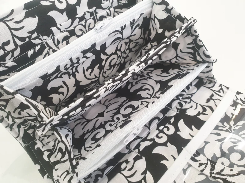 Geldbörse Kunstleder schwarz/weiß Blumen von Atelier MiaMia