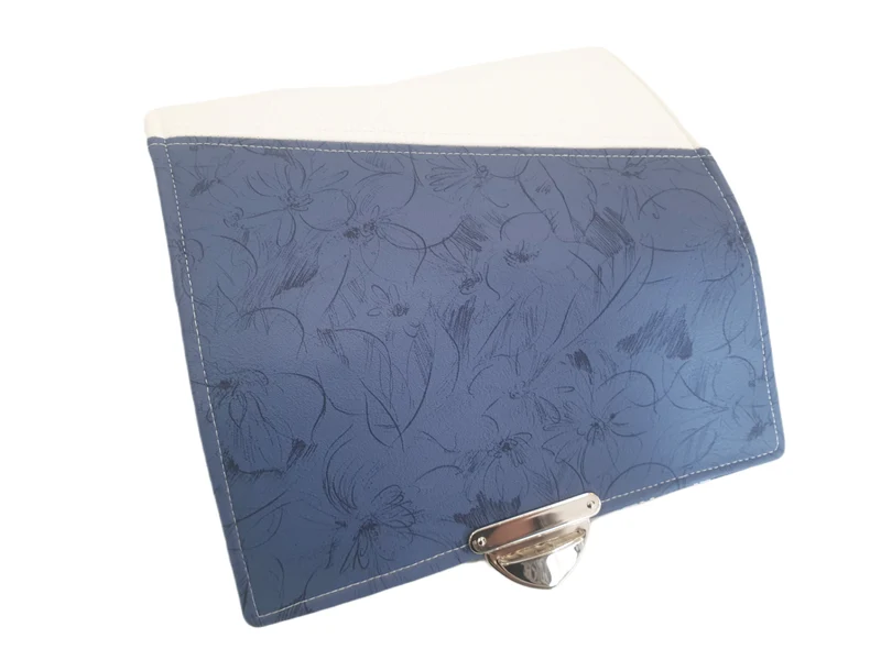 Geldbörse Kunstleder blau/weiß Blumen von Atelier MiaMia