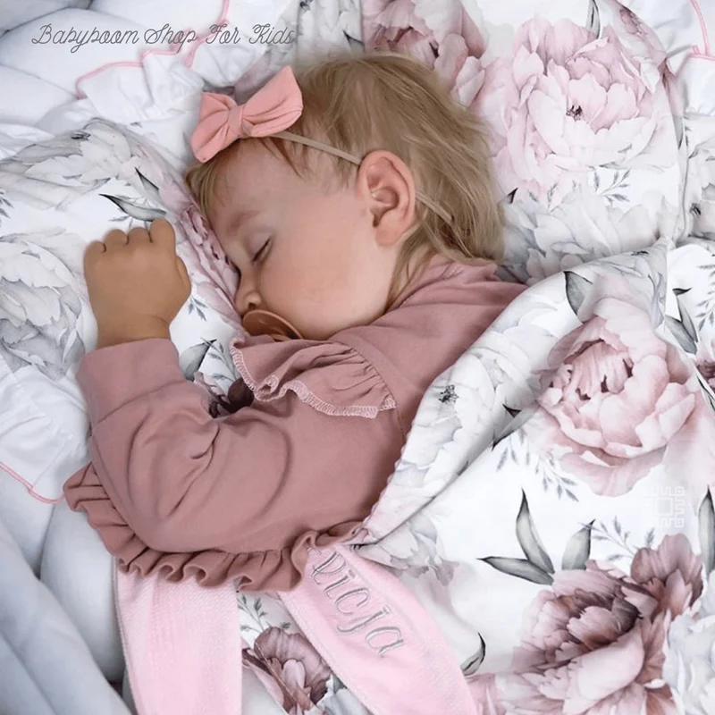 Personalisierte Decke mit Hasen-Ohren und Kissen | Samt glatt & Premium Baumwolle