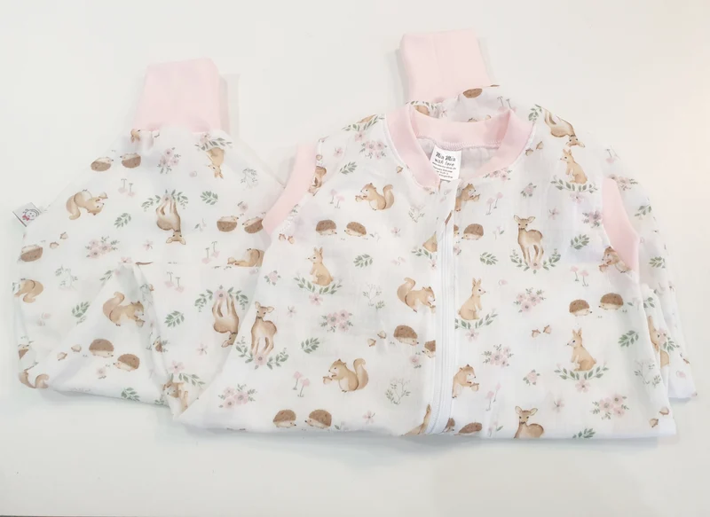 Mutzelpumper Schlafsack mit Füßen, Gr. 50-104 Waldtiere Rosa von Atelier MiaMia