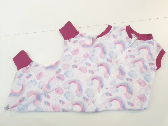 Mutzelpumper Schlafsack mit Füßen, Gr. 50-104 Regenbogen von Atelier MiaMia
