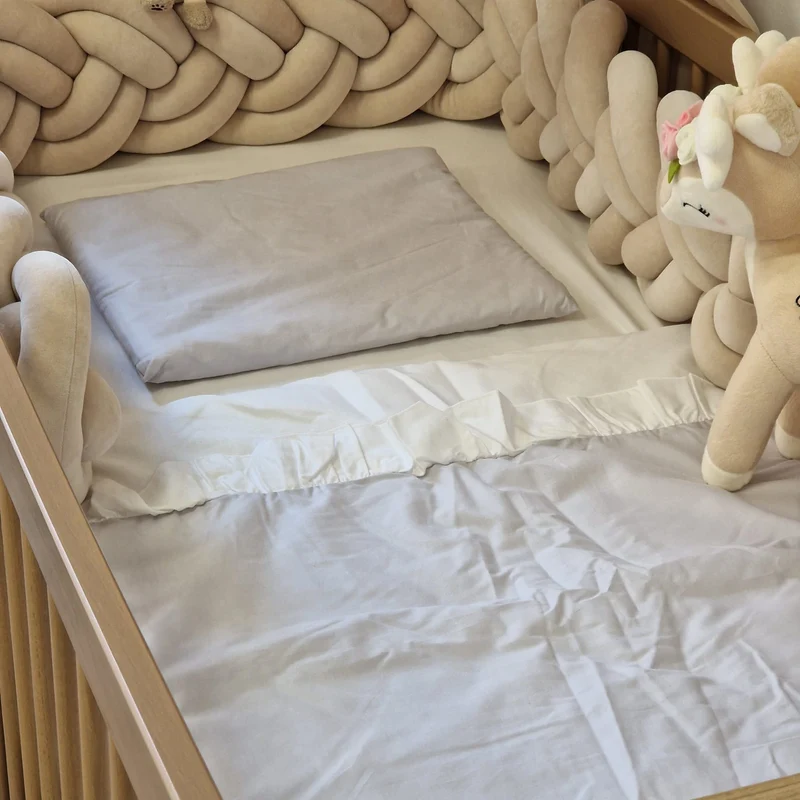 Set - Kopfkissen + Decke mit Bettwäsche mit Rüschen Cut Out | Baumwolle | Hellgrau & Weiß | 80 x 70/35 x 40 cm