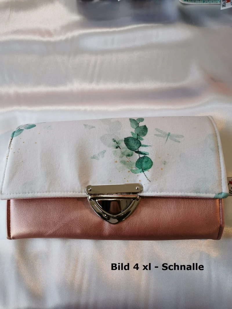 Geldbörse XL mit Schnalle Blumenmuster Teilleder gold SOFORT VERFÜGBAR von Atelier MiaMia