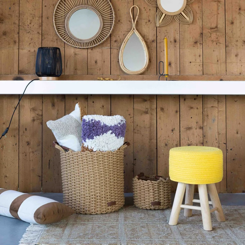 Hocker Iggy mit Holzgestell und gepolsterter Sitzfläche