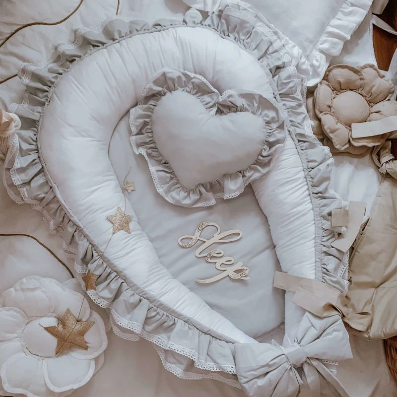 Babynest ROMANTIC mit Rüschen & weißer Spitze | Baumwolle