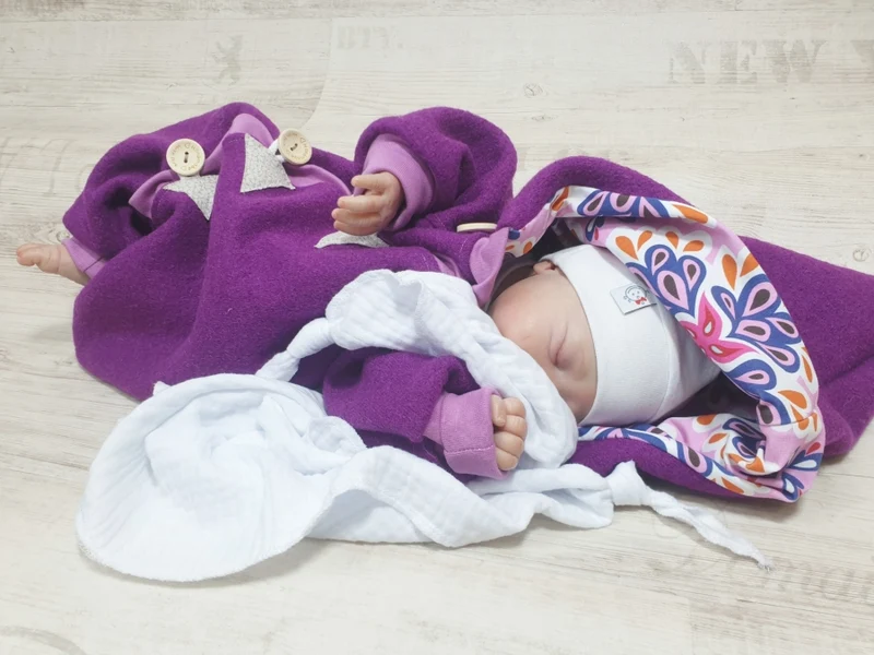 Walk - Overall Baby Kind von 50 bis 110 Designer Walkoverall Lila Blumen --walk W9 von Atelier MiaMia