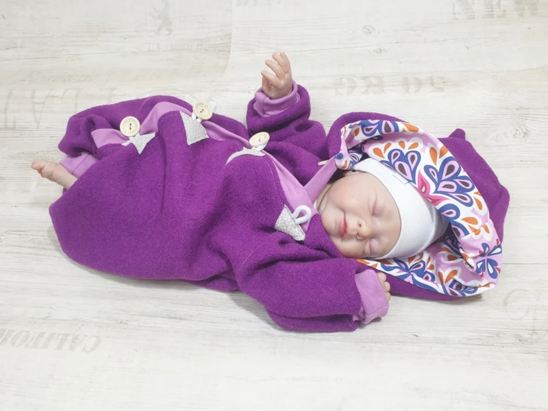 Walk - Overall Baby Kind von 50 bis 110 Designer Walkoverall Lila Blumen --walk W9 von Atelier MiaMia