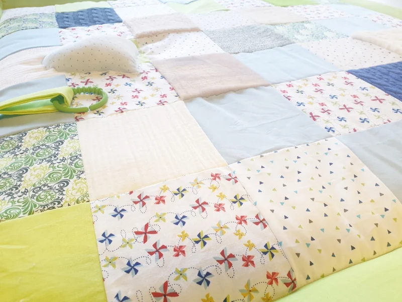 Erlebnisdecke CVI Decke 64 grün, weiß, hellblau von Atelier MiaMia