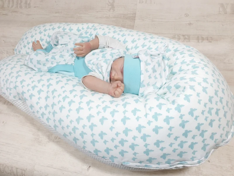 Stillkissen oder Seitenschläferkissen Lagerungskissen Schmetterlinge Hellblau 137 von Atelier MiaMia