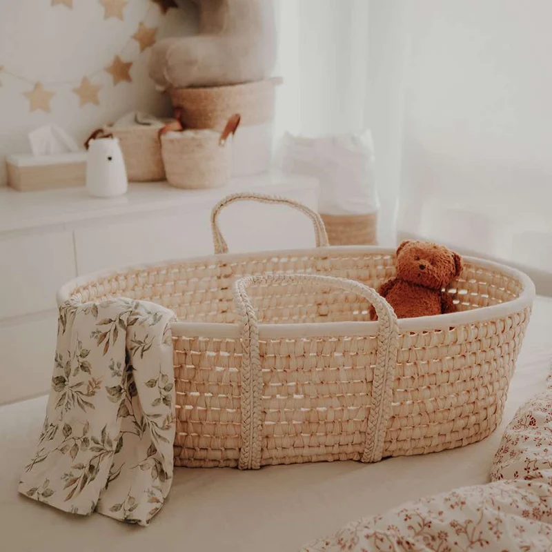 Moseskorb aus Maisblättern im Boho Style