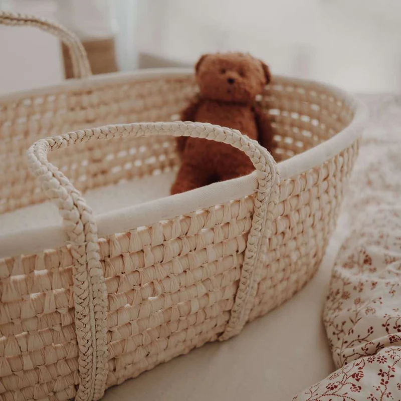 Moseskorb aus Maisblättern im Boho Style