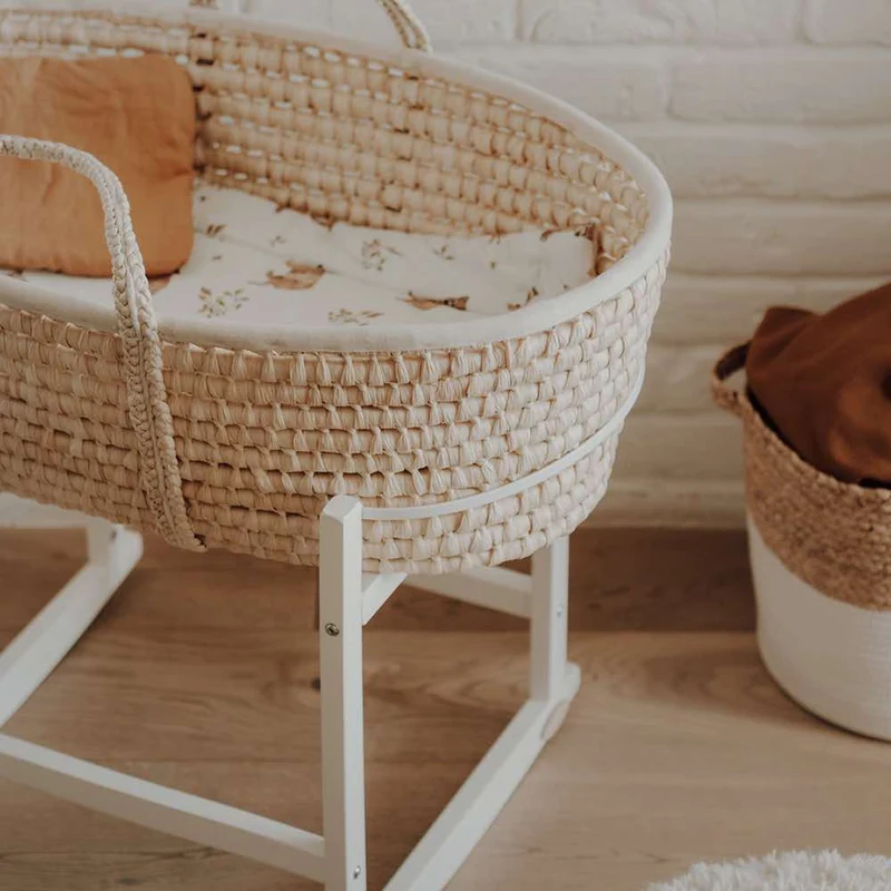 Moseskorb aus Maisblättern im Boho Style