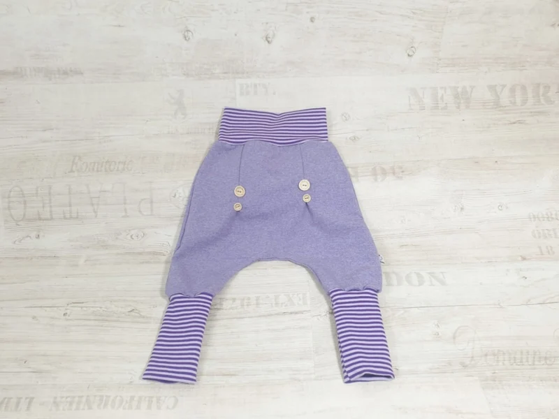Coole Pumphose oder Babyset Flieder 79 von Atelier MiaMia