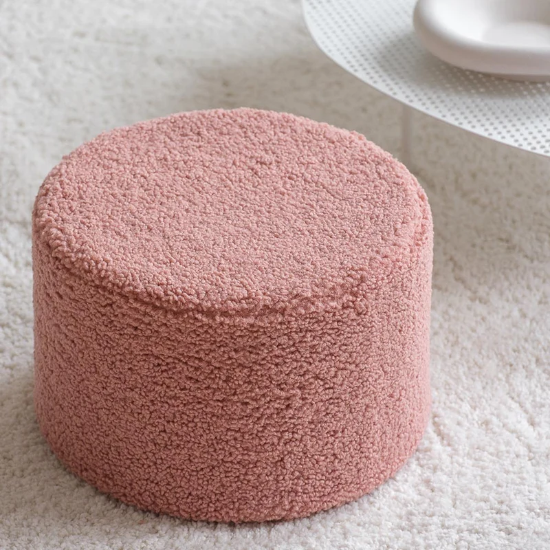 Pouf aus Teddy-Stoff