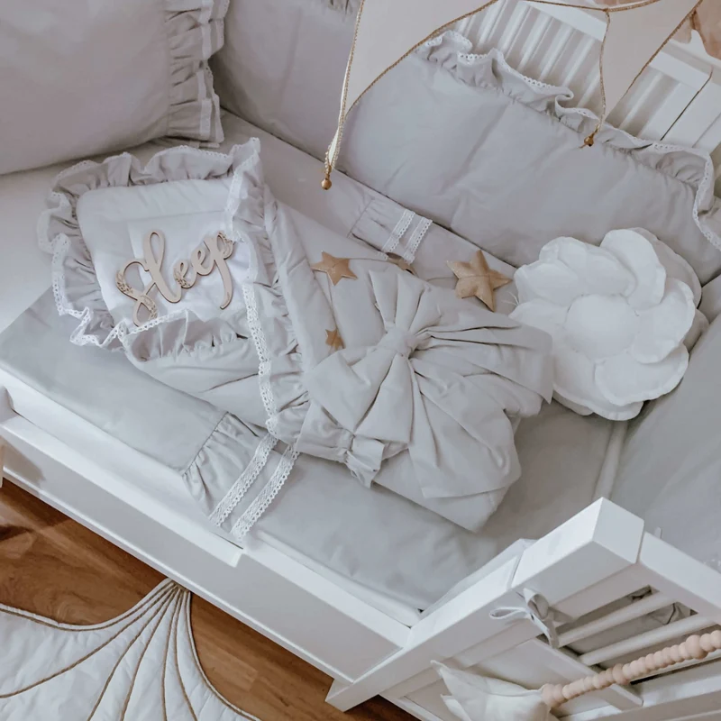 Babyhörnchen ROMANTIC mit Rüschen & weißer Spitze | Baumwolle