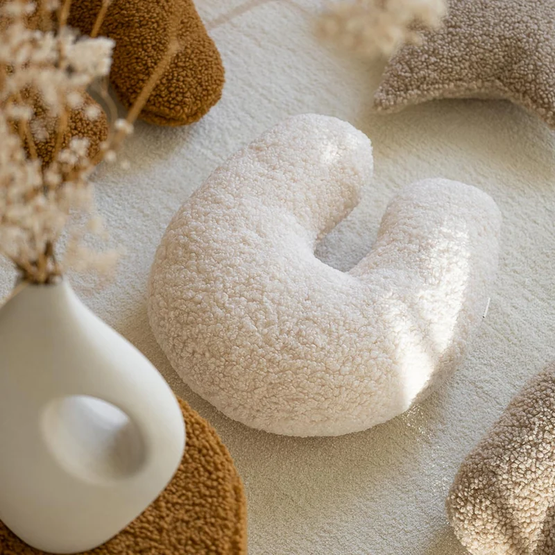 U Kissen aus Teddy-Stoff