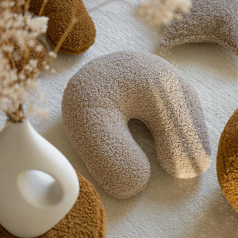 U Kissen aus Teddy-Stoff