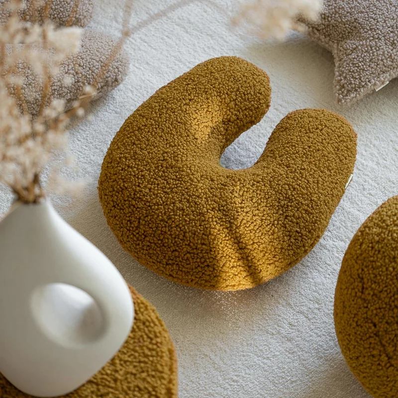 U Kissen aus Teddy-Stoff