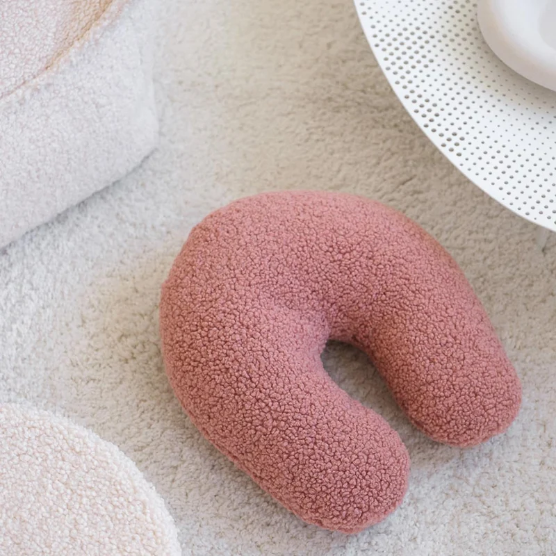 U Kissen aus Teddy-Stoff