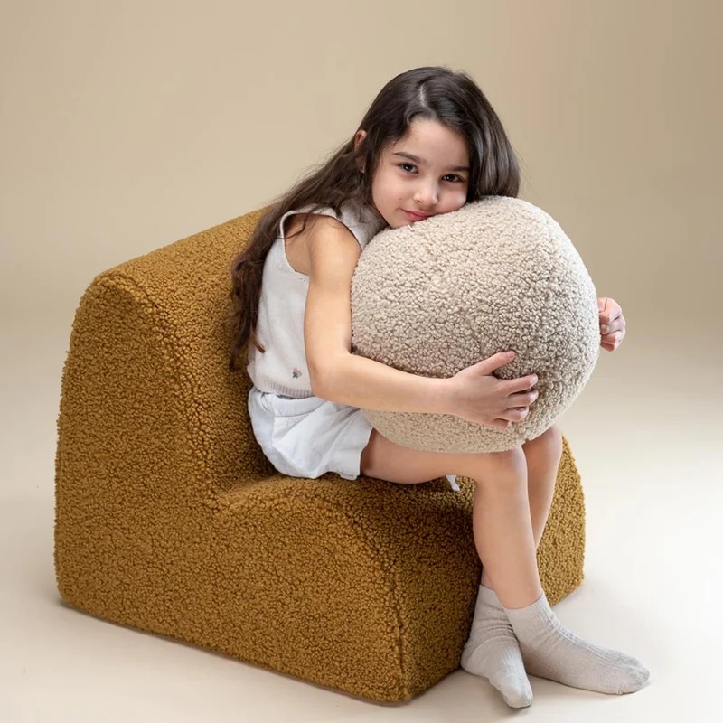 Ball Kissen aus Teddy-Stoff