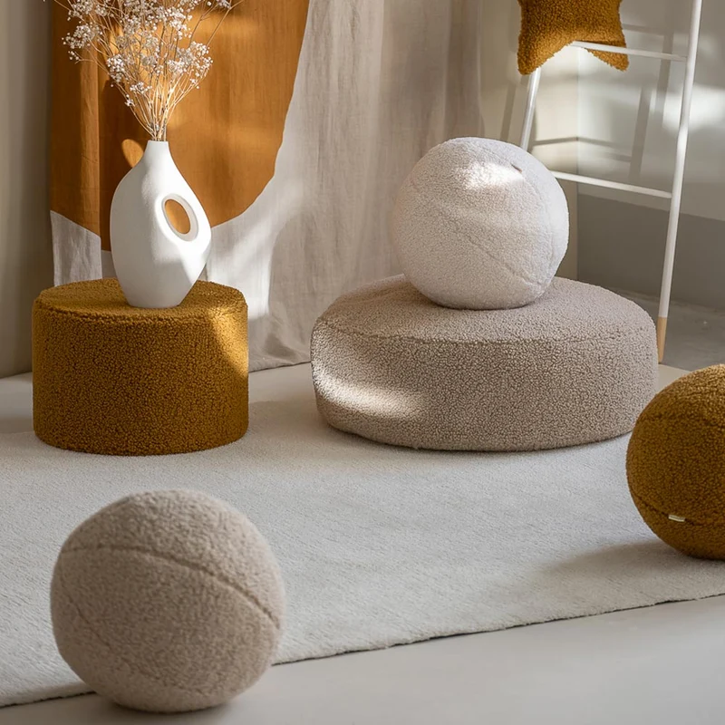 Ball Kissen aus Teddy-Stoff