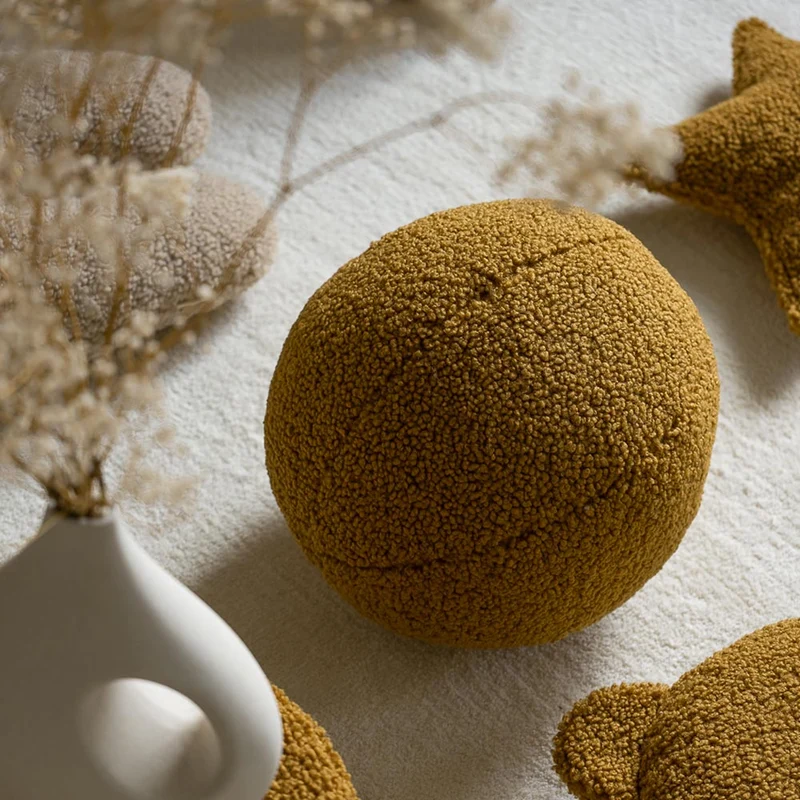 Ball Kissen aus Teddy-Stoff