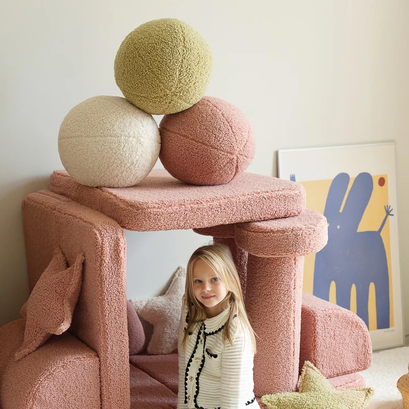 Ball Kissen aus Teddy-Stoff