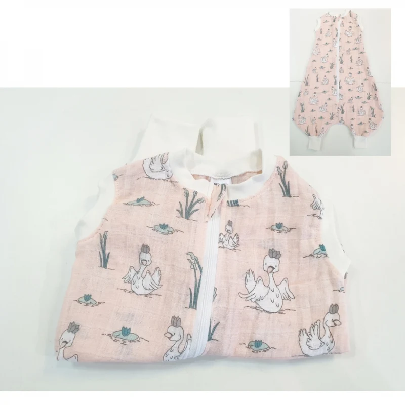 Mutzelpumper Schlafsack mit Füssen Apricot Schwäne 13 von Atelier MiaMia