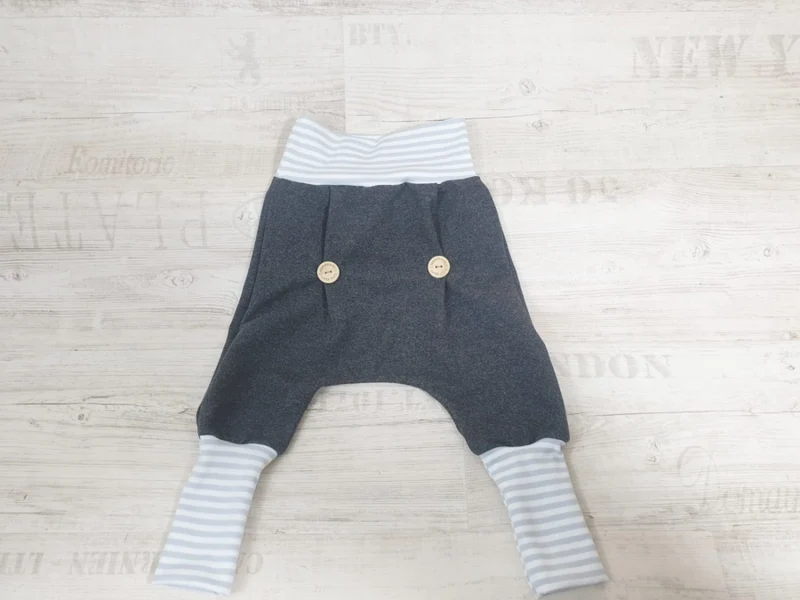 Coole Pumphose oder Babyset kurz und lang schwarz, streifen weiß/grau78 von Atelier MiaMia