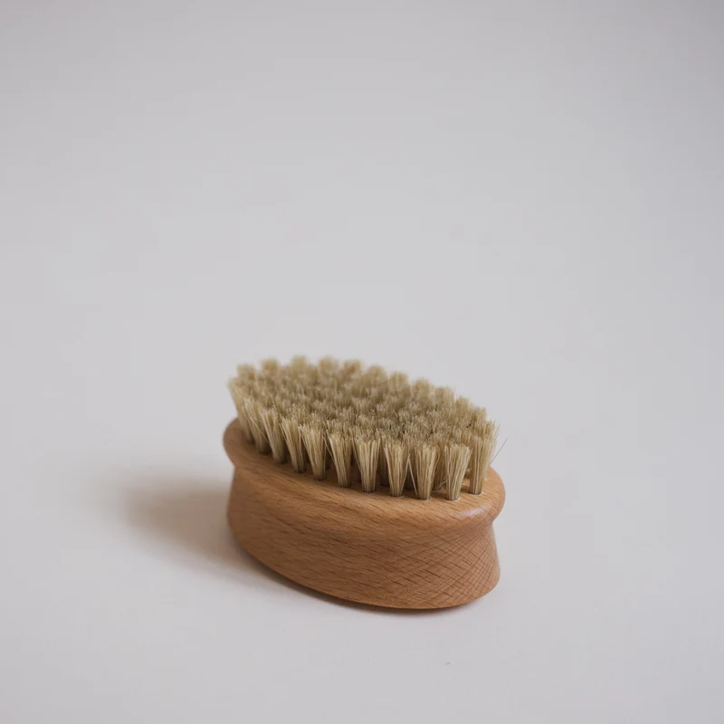 Nagelbürste aus Holz