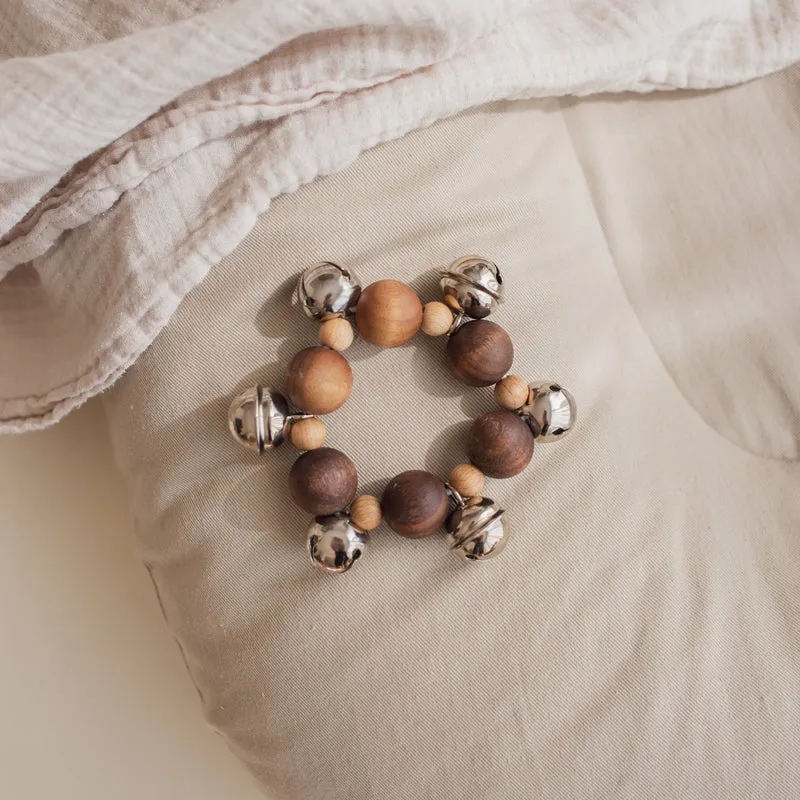 Glockenarmband mit Holzperlen