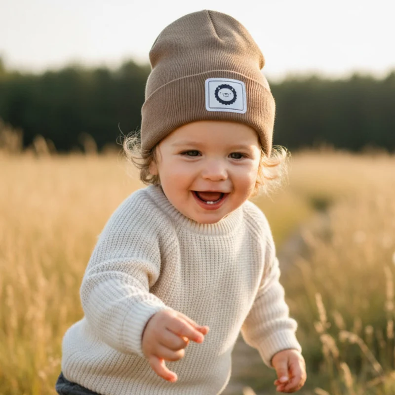 HIPSTER BEANIE MÜTZE "Löwe" aus Rippjersey für Babys und Kleinkinder mit Kunstlederpatch