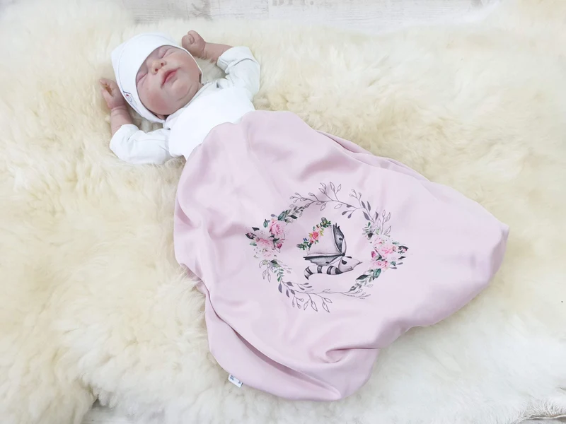 Pucksack Deluxe Waschbärdame, Strampelsack Deluxe 1 von Atelier MiaMia