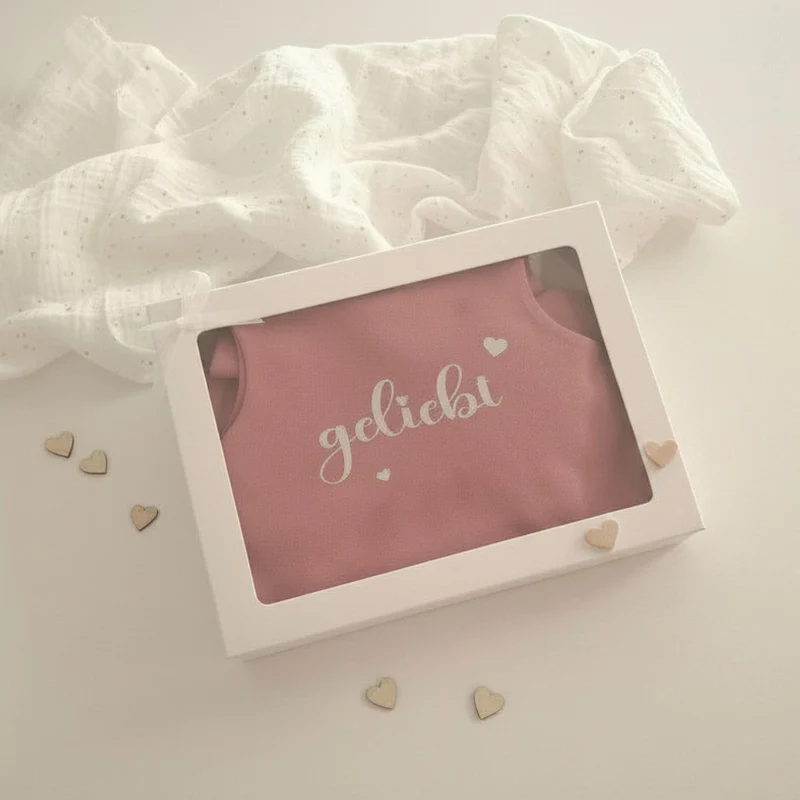 STRAMPLER "geliebt" in Glitzerschrift altrosa - Geschenkbox
