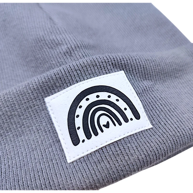 HIPSTER BEANIE MÜTZE "Regenbogen" für Babys mit Kunstlederpatch
