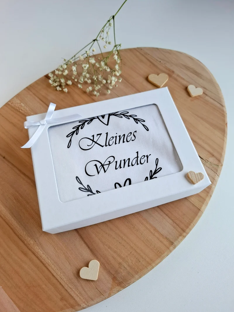 BABYBODY kurzarm weiß "Kleines Wunder" in Geschenkbox