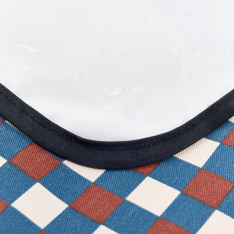 Nobodinoz wasserfeste Wickelunterlage 'Hyde Park' Blue Red Mosaic
